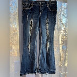 Premium Vanity Collection distressed cute jeans with extra details. Size 29/31